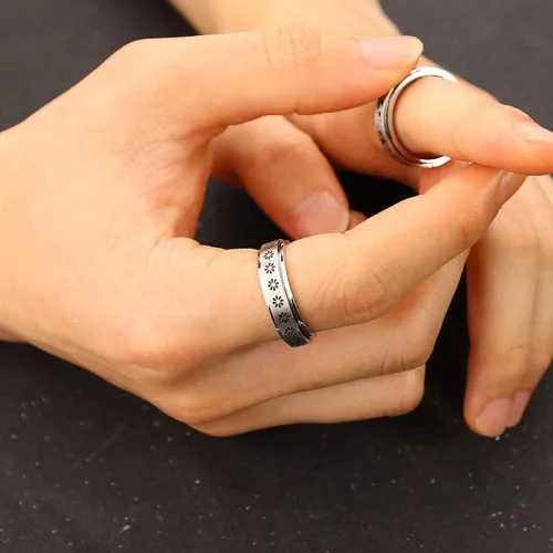 Miniatura 3 de FUNRUN JEWELRY Anillo de acero inoxidable para la ansiedad para mujeres y hombres, anillos giratorios de luna y estrella celta para aliviar