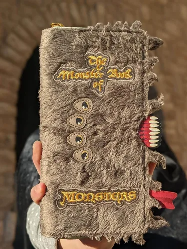 Miniatura 5 de Loungefly Cartera del libro de monstruos de Harry Potter, Marrón, Cartera con cremallera alrededor