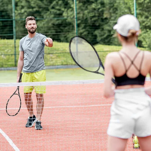 Miniatura 8 de HIRALIY Juego de raquetas de tenis de 27 pulgadas para adultos, raquetas de tenis preencordadas para 2 jugadores, 2 cintas de sobreagarre, 3 pelotas