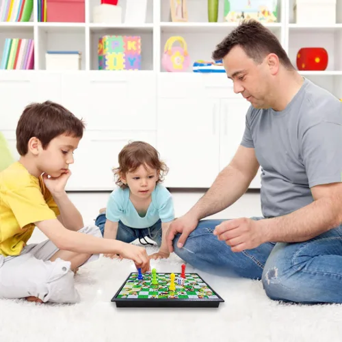 Miniatura 8 de KIDAMI Mini juego de mesa magnético de serpientes y escaleras, diseño portátil plegable y ligero, juego de viaje regalo para niños pequeños