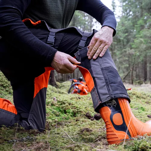 Miniatura 5 de Husqvarna 587160702 - Chaparreras funcionales para motosierra de 38 pulgadas, equipo de seguridad para motosierra con 5 capas, cinturón ajustable