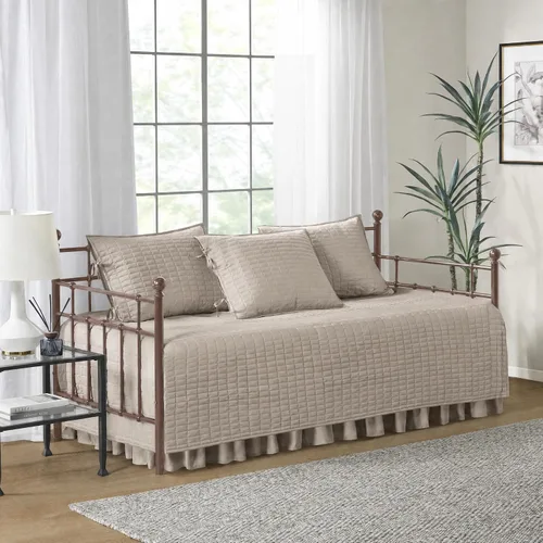 Miniatura 13 de Comfort Spaces Funda para sofá cama de lujo de doble cara - Acolchado, ropa de cama acogedora para todas las estaciones con falda de cama, fundas a