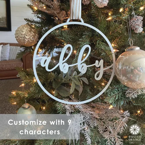 Miniatura 8 de Adornos minimalistas personalizados (individual; 6 pulgadas) – Adornos de Navidad personalizados de metal moderno con nombre cursivo para árbol