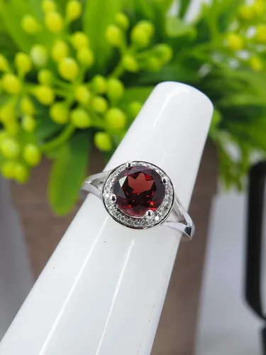 Miniatura 106 de Dazzlingrock Collection Anillo de compromiso redondo de 0.276 in con halo de diamante blanco y vástago dividido para ella en oro macizo de 14