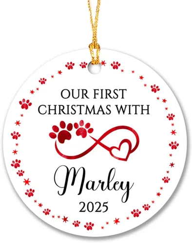 Adorno de nuestra primera Navidad con huellas de patas, nombre personalizado para la primera Navidad del cachorro 2025, recuerdo de huella de perro,