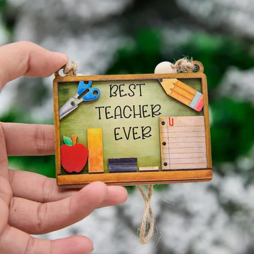 Miniatura 4 de Mejor Adorno de Tiza para Profesor 4 Pulgadas – Adorno Colgante de Madera en Capas, Suministros Escolares, Decoración, Regalo para Educador
