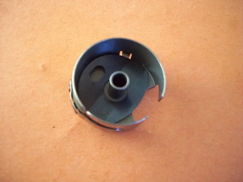 Miniatura 3 de Bobbin Case 18045 (se adapta a grandes bobinas M)