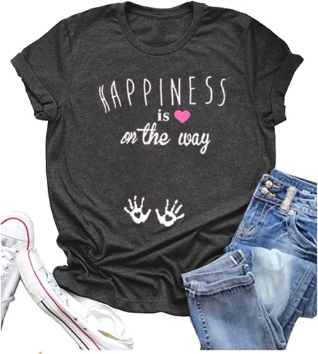 Camiseta de embarazo para mujer, divertida, linda, gráfica, de manga corta, con estampado de letras de la felicidad está en camino