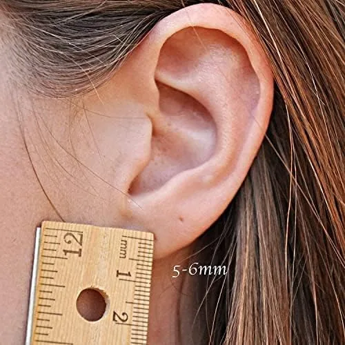 Miniatura 7 de Half Huggie - Aretes de aro de plata para mujer, aretes pequeños para cartílago, piedra natal, hipoalergénicos, con parte trasera de rosca