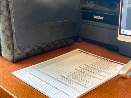 Miniatura 3 de Suministros para agentes inmobiliarios - Bloc de notas de lista de tareas de planificador diario. Documento simple de una página con calendario