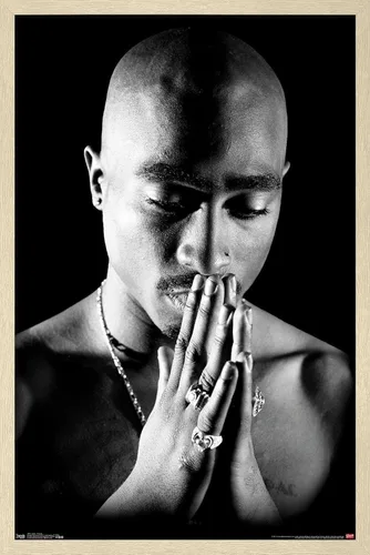 Miniatura 6 de Trends International Tupac - Póster de pared rezando, 14.725 x 22.375 pulgadas, versión enmarcada de madera de granero