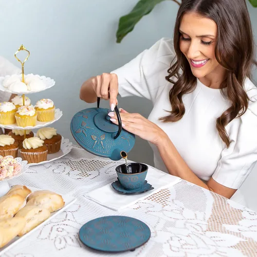 Miniatura 4 de Juego de té japonés de 7 piezas, tetera de hierro fundido "Blue Butterfly" con 2 tazas de té, 2 platillos, infusor de té y salvamanteles
