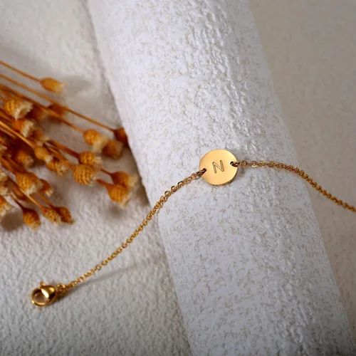 Miniatura 3 de Ovian - Pulsera con dije de inicial para mujer, chapada en oro de 18 quilates, de acero inoxidable, con moneda en forma de disco, letra grabada