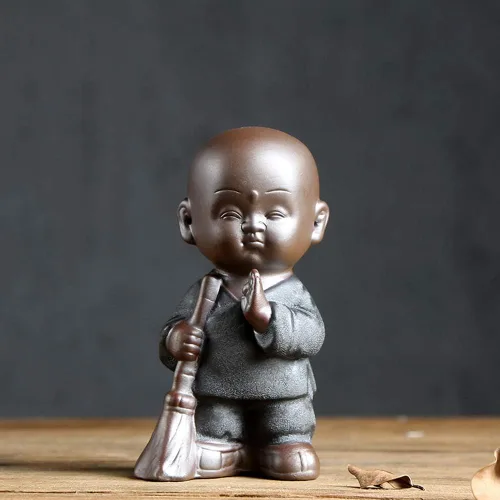 Miniatura 8 de KJYHXX Little Cute Monk - Figuras de cerámica – Adorables estatuas de monje de porcelana marrón (estilos de escoba/personal/bolsa) – Escritorio