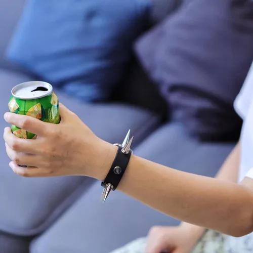 Miniatura 3 de MILAKOO Pulsera de piel sintética estilo punk con remaches acentuados