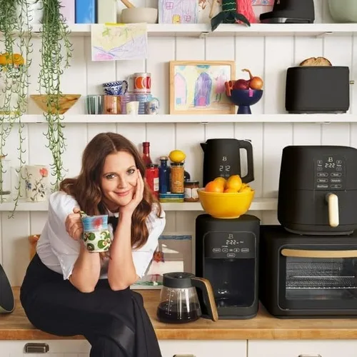 Miniatura 6 de Freidora de aire de 6 Qt con tecnología Turbocrisp y pantalla táctil activada, negra de Drew Barrymore, rangos de temperatura ajustables
