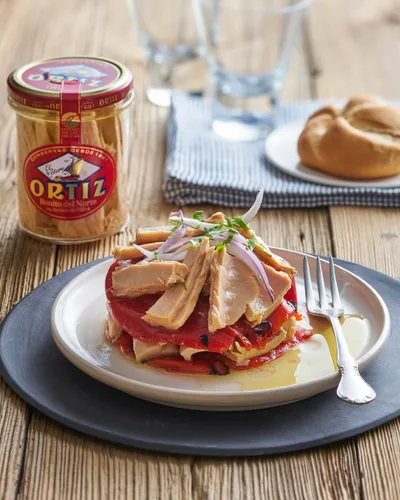 Miniatura 4 de Ortiz Atún blanco en aceite de oliva, fresco y tierno, capturado silvestre español, alto en proteínas y grasas Omega 3, excelente en ensaladas