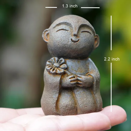 Miniatura 6 de OwMell Estatua de monje japonés de Jizo, figura de Buda Jizo, estatua conmemorativa del acuario, adorno de flores de hierro
