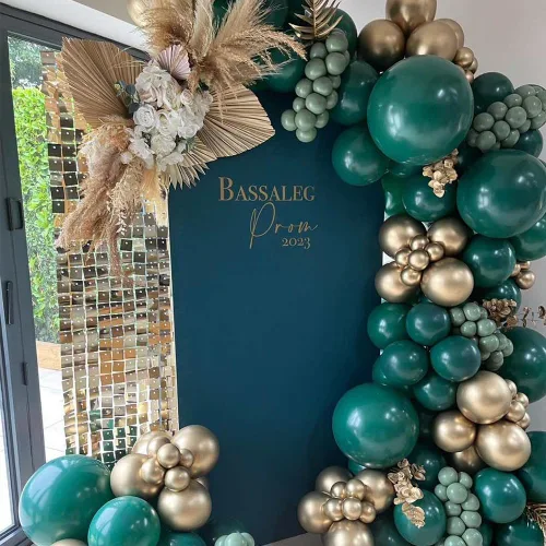 Miniatura 3 de Kit de guirnalda de arco de globos verdes y dorados, 129 unidades, verde esmeralda oscuro, verde salvia, globos dorados metálicos para cumpleaños