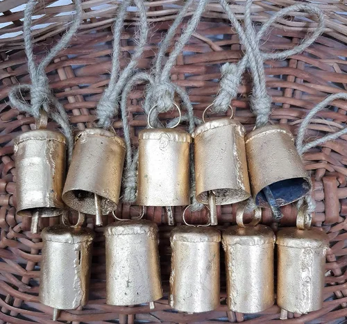 HIGHBIX Campanas de vaca grandes vintage rústicas de la suerte de metal de estaño de 2.8 in, campanas de decoración navideña hechas a mano con