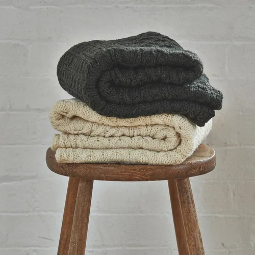 Miniatura 3 de Aran Woollen Mills Manta de lana irlandesa, 100% lana peinada, manta tradicional de punto trenzado Aran, manta irlandesa auténtica hecha en Irlanda
