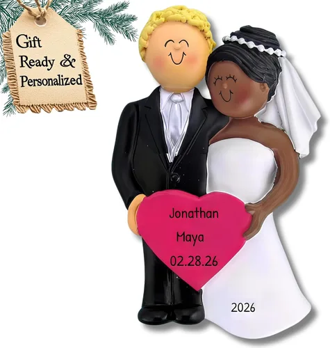 Miniatura 8 de Adorno personalizado de casado de nuestra primera Navidad 2025 Nombre y año personalizados Recuerdo de boda rubia de novia y novio morena Boda