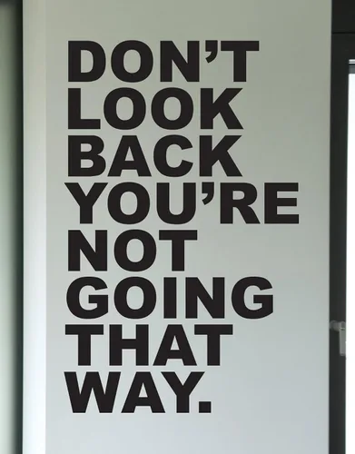 Miniatura 7 de Calcomanía de vinilo con citas motivacionales para pared, diseño con texto en inglés «Don't Look Back You're Not Going That Way» #6053, 30 x 19