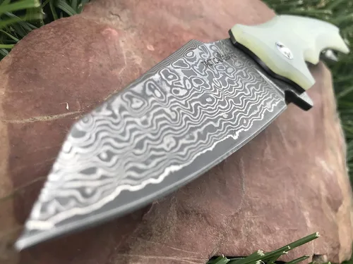 Miniatura 2 de TACTICAL GEARZ Cuchillo de bolsillo de acero de Damasco, hoja de acero de Damasco de 67 capas múltiples y núcleo VG10, mango G10, incluye funda