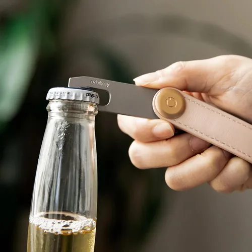 Miniatura 8 de Orbitkey Abrebotellas para organizador de llaves o llavero, diseño de perfil delgado, fácil de llevar contigo, abre botellas en todas partes