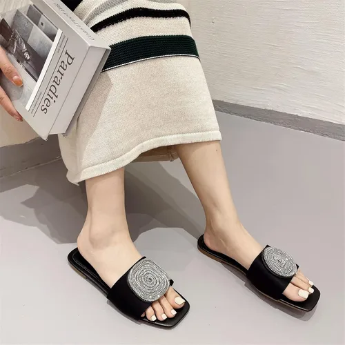 Miniatura 6 de ORNVEION Sandalias planas cuadradas con diamantes de imitación para mujer, sandalias de playa con purpurina de satén de cristal, sandalias de playa