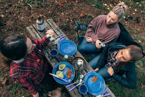 Miniatura 3 de Stansport Deluxe 24-Piece Enamel Tableware Set - Enamel Plates and Bowls Lightweight and Durable Camp Dish Set for Camping and Backpacking Plates