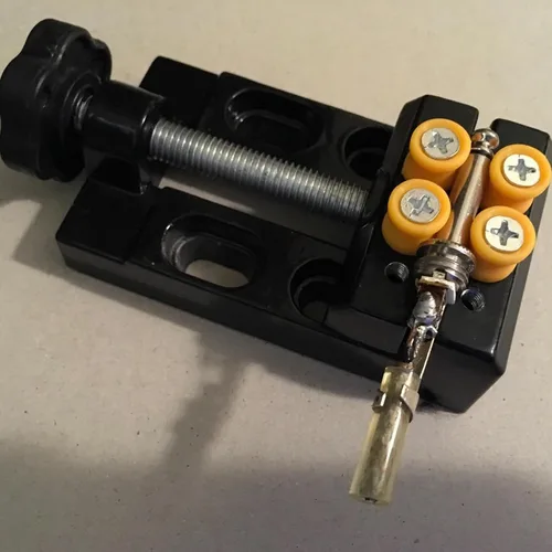 Miniatura 6 de KEILEOHO 4 piezas de mini abrazadera de banco de banco, tornillo de mesa ajustable universal para prensa de taladro, fabricación de joyas