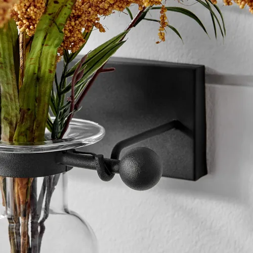 Miniatura 8 de Danya B Jarrón decorativo de pared de ánfora de cristal sobre aplique de hierro con remates de vidrio transparente, decoración de pared