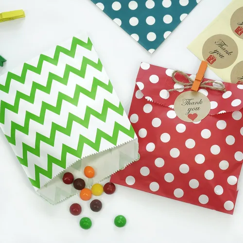 Miniatura 4 de KEYYOOMY 200 bolsas de bufé de dulces de oro brillante, pequeñas bolsas de papel de lunares para bodas y fiestas de cumpleaños (5 x 7 pulgadas)