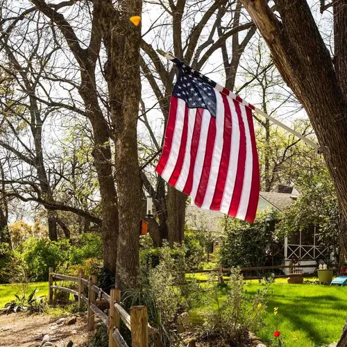 Miniatura 7 de GIFTEXPRESS 24 banderas de 12 x 18 pulgadas fabricadas en Estados Unidos impresas con punta de lanza, 4 de julio y Día de los Caídos de Estados