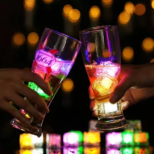 Miniatura 3 de ENUOLI Cubos de hielo iluminados para bebidas, 12 PCS Cubos de hielo de acrílico LED impermeables intermitentes multicolor brillantes reutilizables