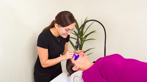 Miniatura 7 de Existing Beauty Lámpara UV para extensiones de pestañas, luz UV con control de pedal de pie, mejora la longevidad de las pestañas, para técnicos