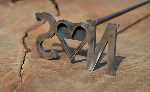 Miniatura 2 de Hierro de marca inicial y contorno de corazón