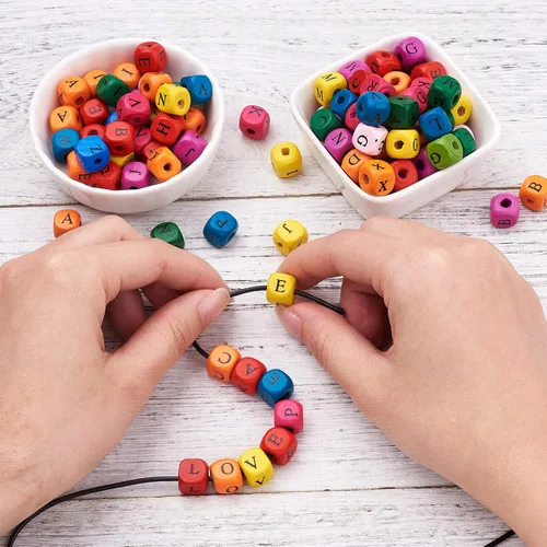 Miniatura 3 de Pandahall - 500 cuentas en forma de cubo de madera natural con patrón de letras de 0.394 x 0.394 x 0.394 in del alfabeto, cuentas espaciadoras