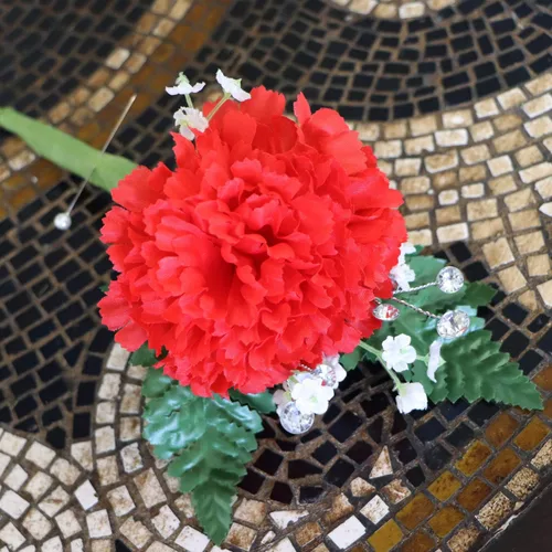 Miniatura 7 de Larksilk Púas de Clavel de Seda Roja de Tacto Real - 100 Unidades a Granel de Flores Artificiales para Bodas, Decoración DIY - Cabezas de 3.5", Rojo