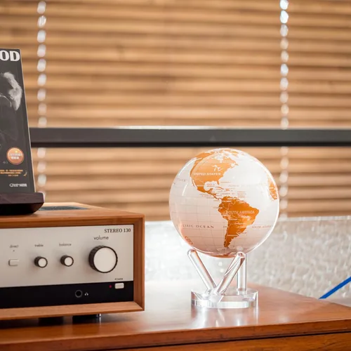 Miniatura 9 de MOVA Globe - Blanco perla y dorado clásico (4.5 pulgadas) Globo mundial giratorio alimentado por energía solar para escritorio Decoración