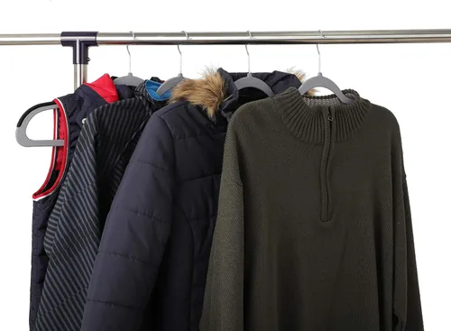 Miniatura 4 de Finnhomy Paquete de 50 perchas de plástico resistentes, perchas para ropa con almohadillas antideslizantes de nueva generación, organizador fácil