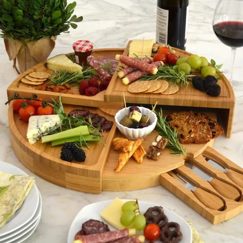 Miniatura 2 de Picnic at Ascot Juego de tablas patentadas de bambú para queso/charcutería con cuchillos de queso, se almacena como una cuña compacta, se abre a 18