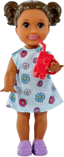 Miniatura 5 de Barbie Juego de carreras, profesora de escuela con muñeca rubia de moda, muñeca estudiante pequeña morena, pizarra giratoria, escritorio y más