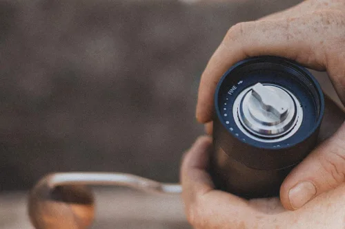 Miniatura 5 de BruTrek® by Planetary Design - Molinillo de mano de café para campamento, molinillo de café duradero de acero inoxidable, ajustes