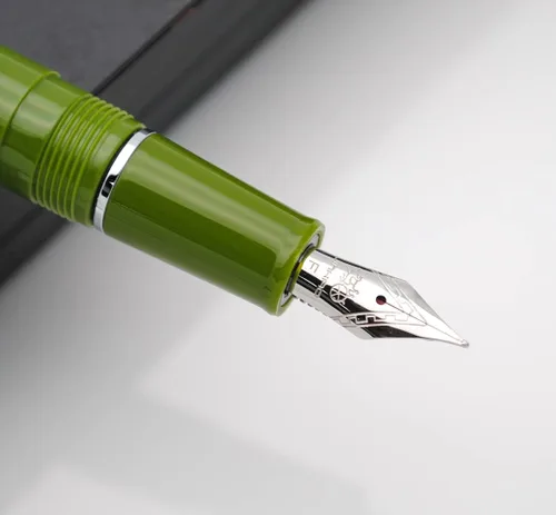 Miniatura 2 de JINHAO 82 - Pluma estilográfica con clip plateado (punta F 0.020 in, verde aguacate)