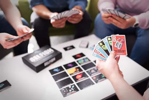 Miniatura 3 de Ridley's Juegos: Juego de cartas de edición espacial egoísta Juego de fiesta fácil de jugar para grupos Ideal para 2 – 5 jugadores, mayores de 7