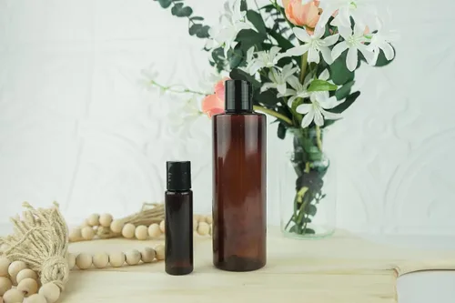 Miniatura 7 de Botellas de plástico ámbar (paquete de 12) – Botella de plástico ámbar de 1 onza con tapas de rosca; se utiliza como champú reutilizable, loción