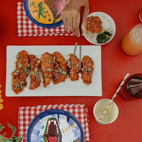 Miniatura 6 de Juego de vajilla de fiesta de dinosaurio, suministros para fiesta de cumpleaños con temática de dinosaurio trex para niños, incluye platos