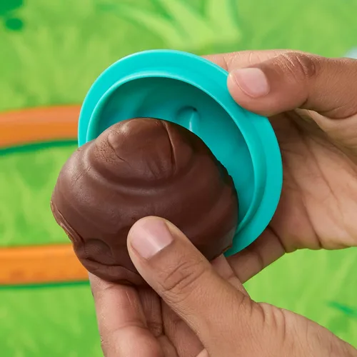 Miniatura 7 de Hasbro Gaming ¡No pises en eso! Juego preescolar I Juego de fiesta de caca con venda en los ojos Spinner con 8 divertidos movimientos de animales